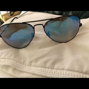Ray ban blue aviators no damages! NEW